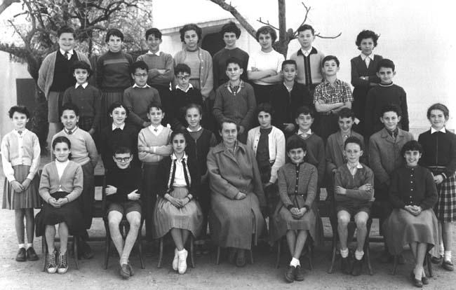 r_1955-1956_6eme c.jpg - Lycée Regnault - TANGER / MAROC - Année scolaire: 1955-1956. photo 6ème C  Photo communiquée par DANIELLE BURGALASSI    Les noms : en partant du haut, de gauche à droite.   1° rang : J.Delmar,M.F. Lecuit, J. Cohen,X, S. Assor, V. Serfaty, X, M. Capet   2° rang : D. Burgalassi, X, X, X, D.Vallée, R. Saenz, Y. Branca   3° rang : M.C. Sala, X, J. Raymond, M. Priemsky, M. Bertaud, V. Kaprieski, P. Miniconi, X, A. Dorelon, X, E. Perez-Romero  4° rang : X, X, M. Maman, Melle Simon, P. Molard, L. Segré, X   